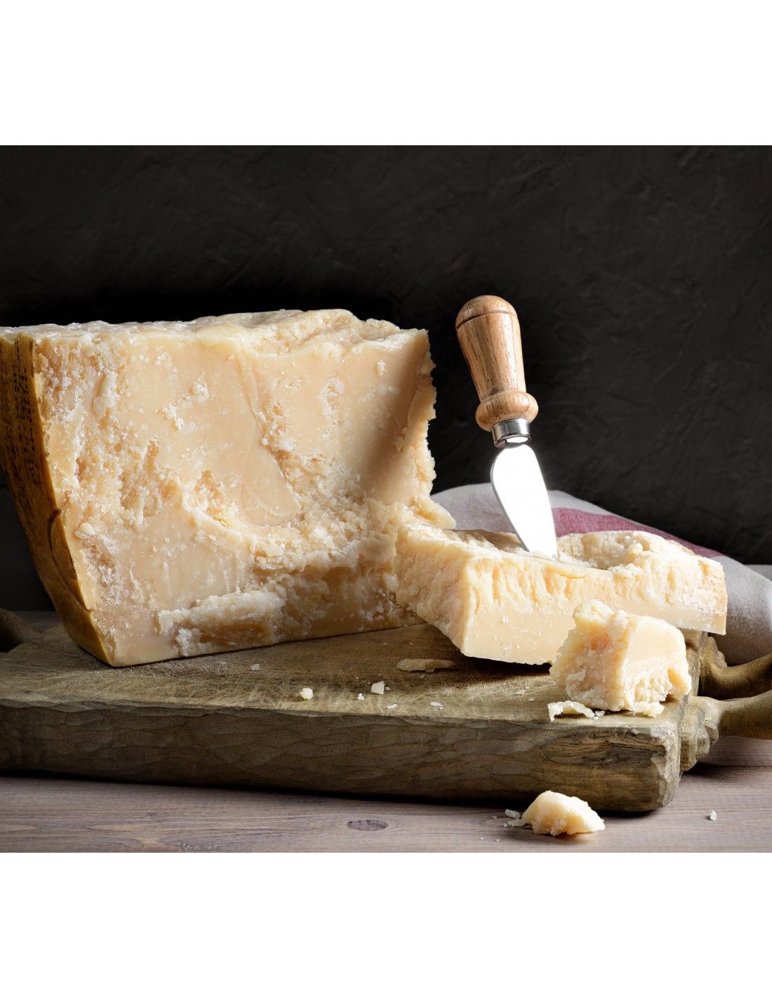 Parmigiano Reggiano PDO from the hills 24 months, 1,350 kg + cheese grater  + cheese container + cheese knife